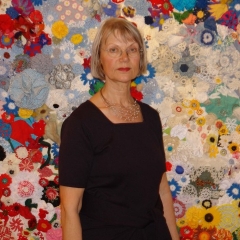 Ruth Fiedler vor dem Tausendblütenteppich